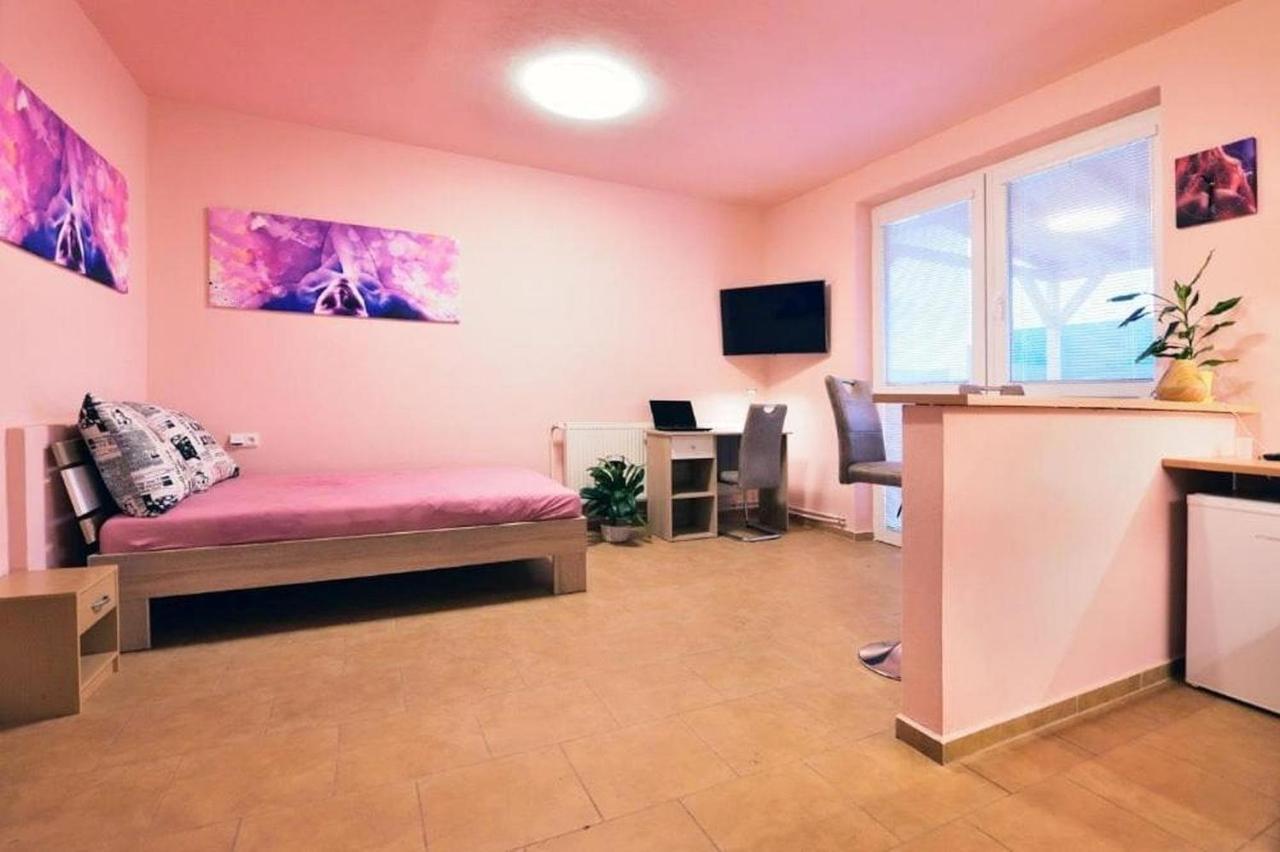 Nika Beds Pardubice Exterior foto