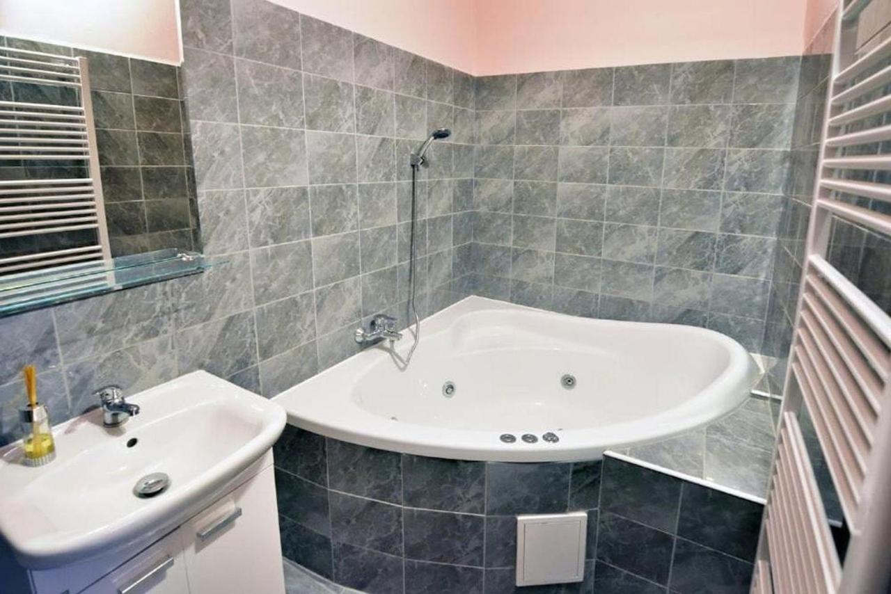 Nika Beds Pardubice Exterior foto