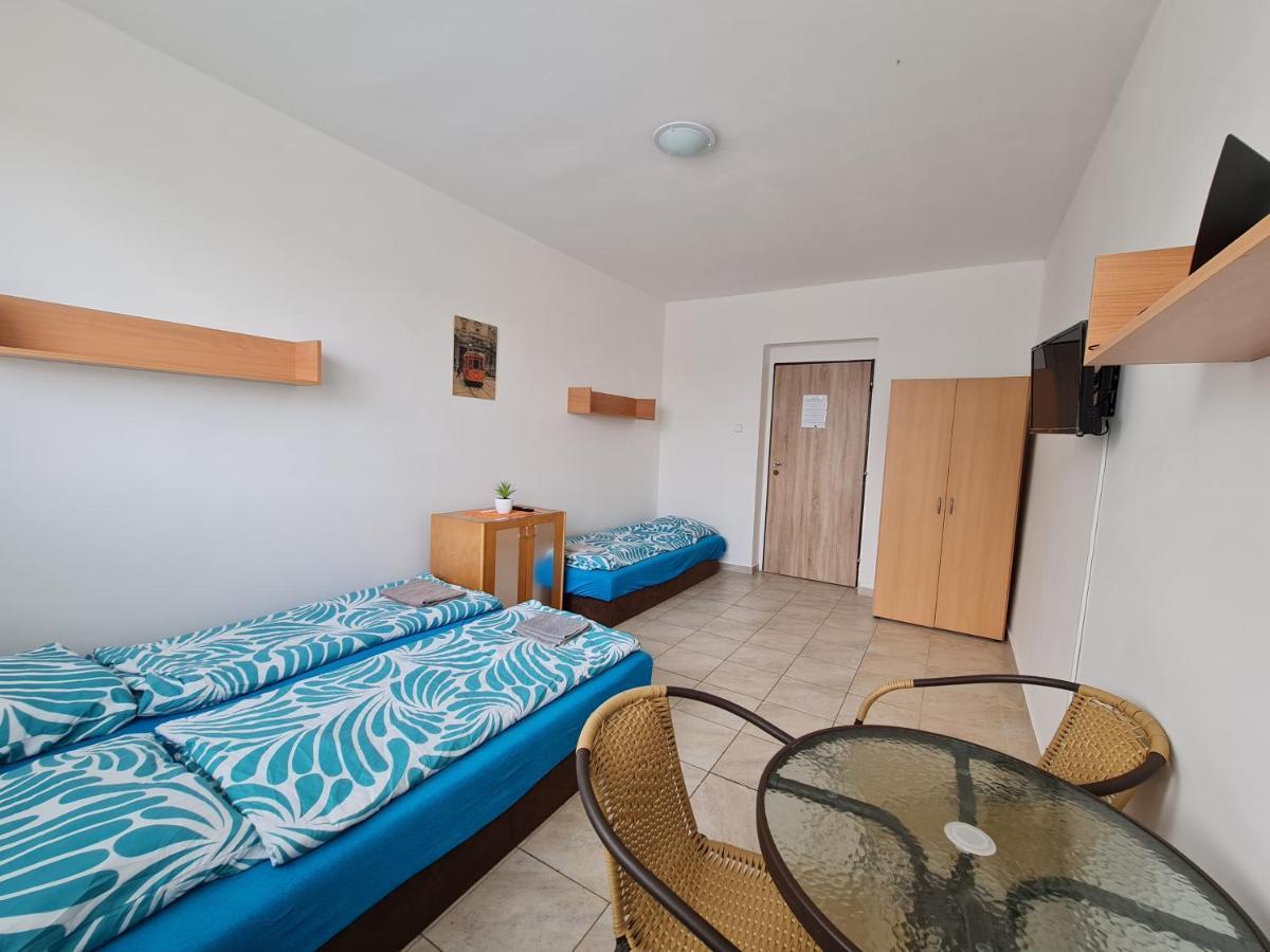 Nika Beds Pardubice Exterior foto