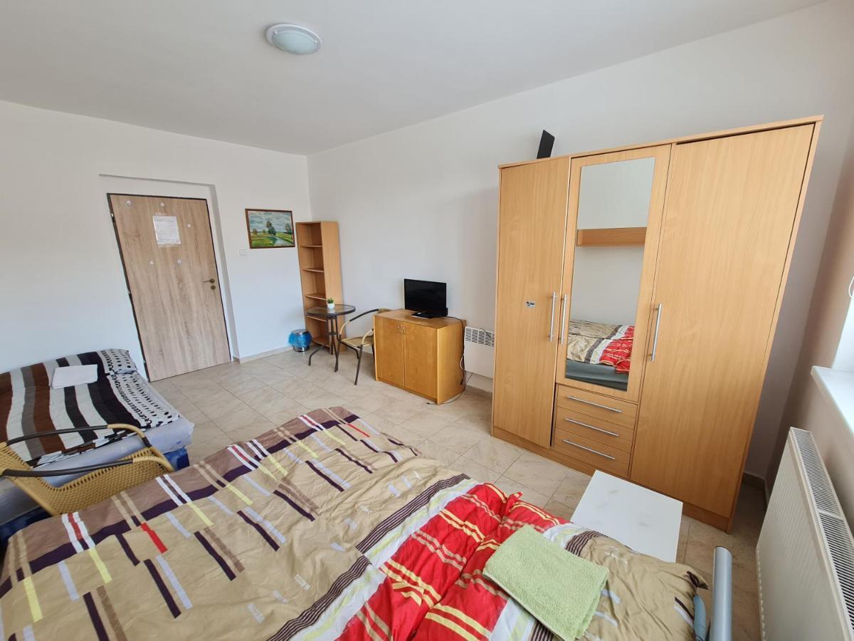 Nika Beds Pardubice Exterior foto