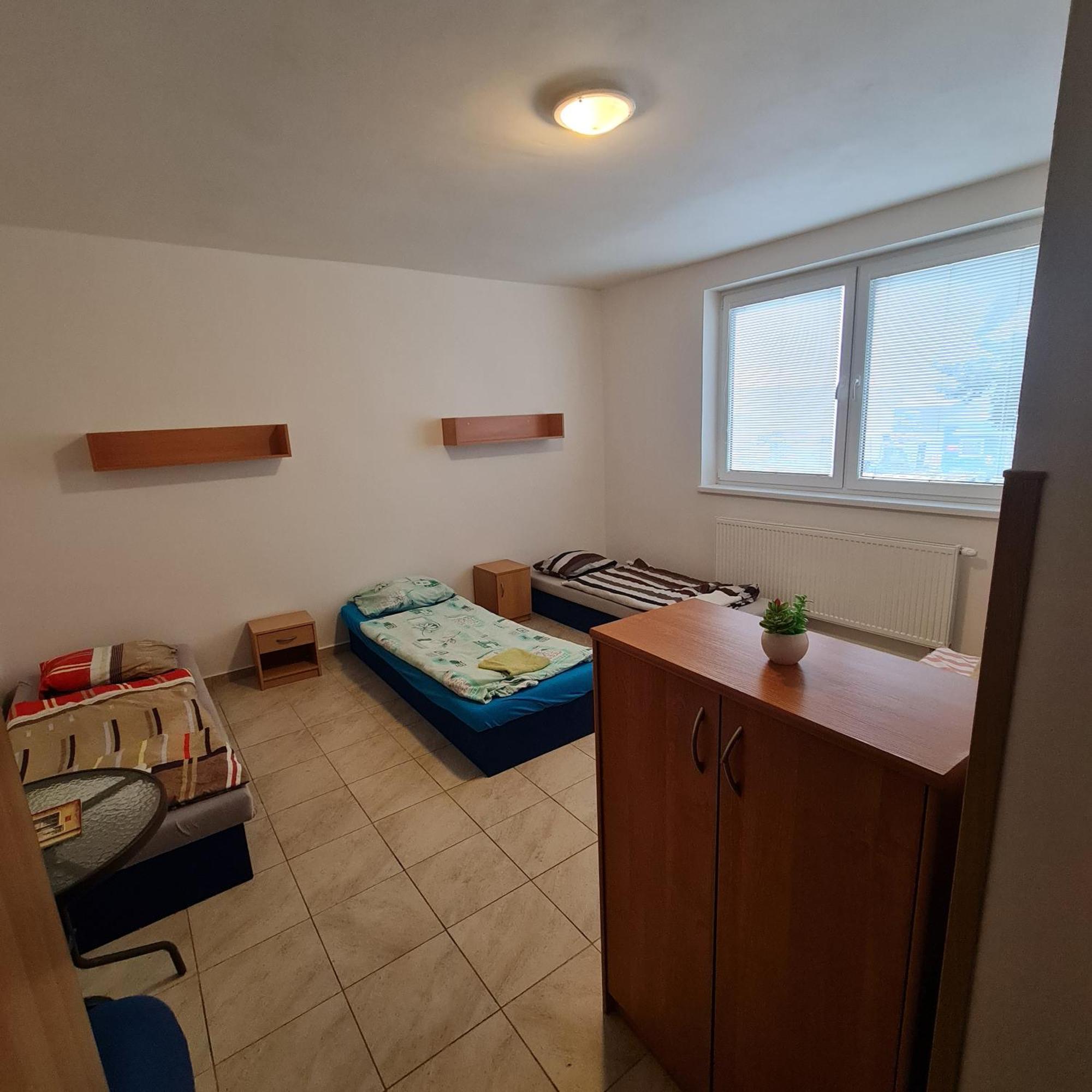 Nika Beds Pardubice Exterior foto