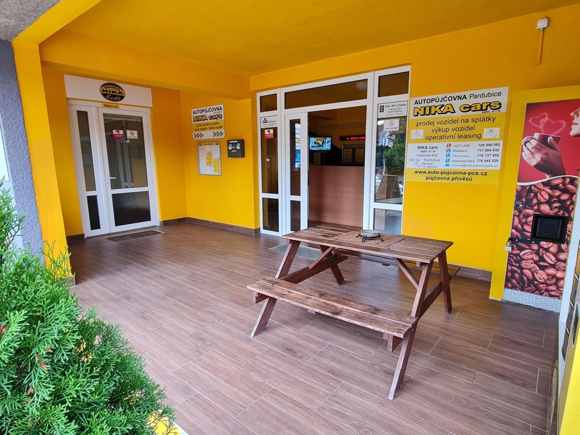 Nika Beds Pardubice Exterior foto